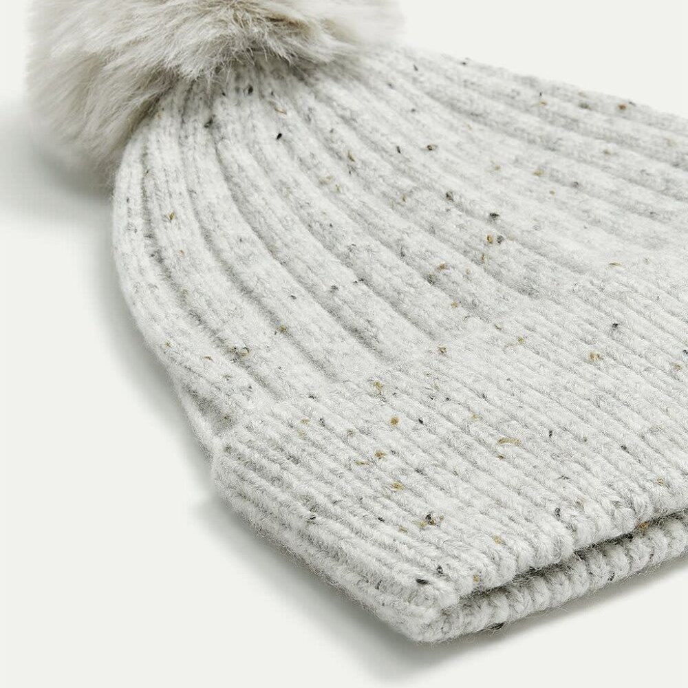 Reitmans Ribbed Beanie with Pompom - Picture 2 of 7